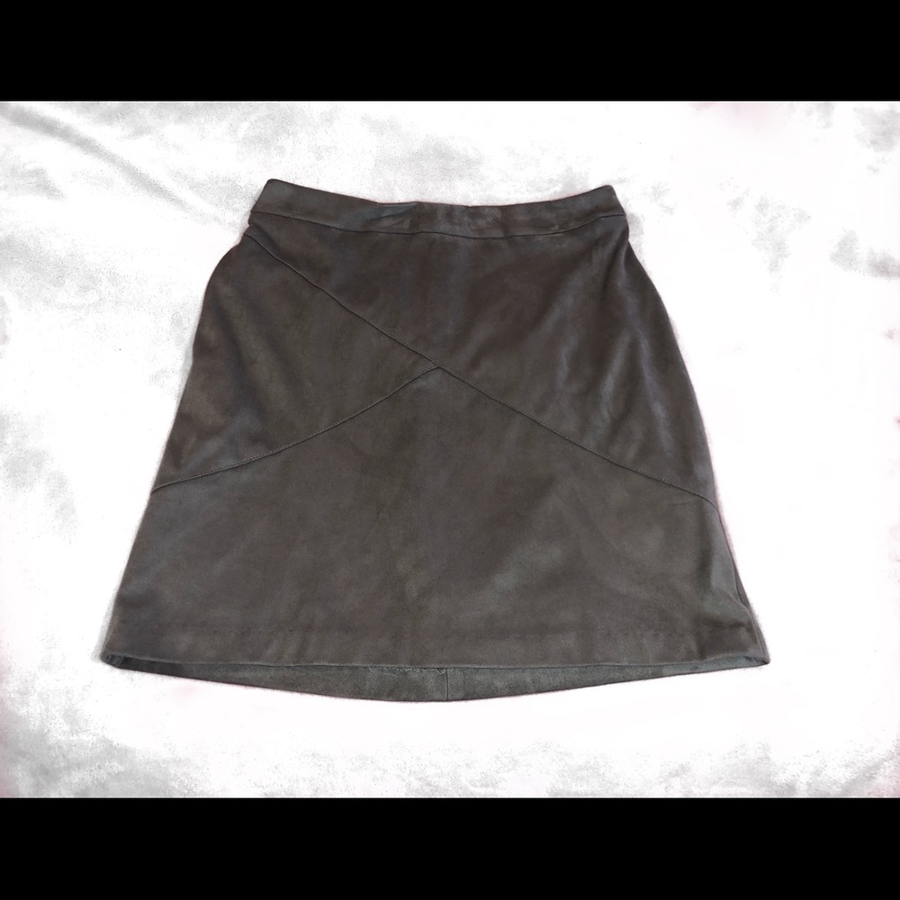 South moon under skirt